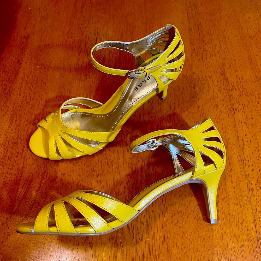 New with tags yellow Rampage strappy kitten heels size 10